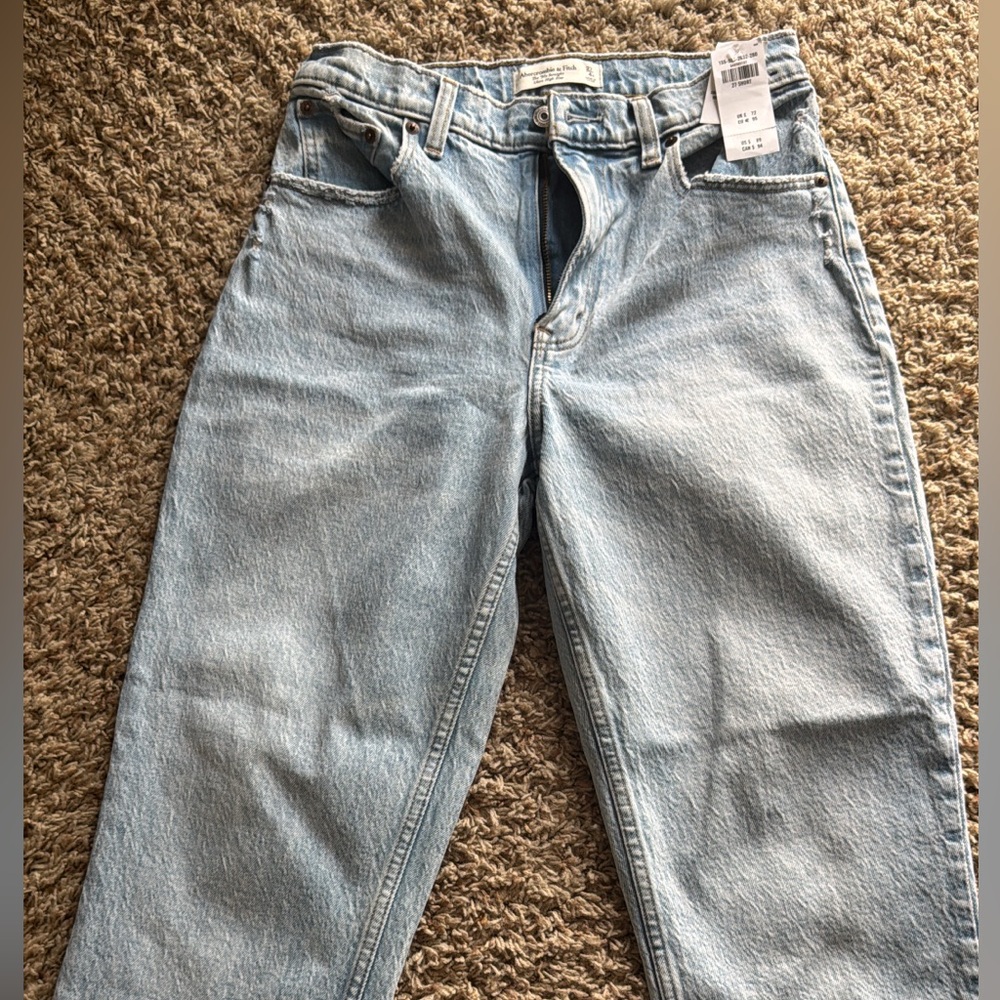 NWT women’s 90s straight extra high rise jeans short length